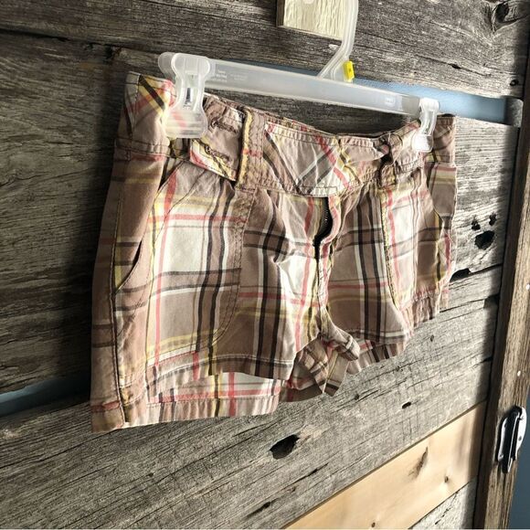 Sun Set Surf Co. Size 11 Tan/Pink Plaid Low Rise Shorts - Picture 2 of 4